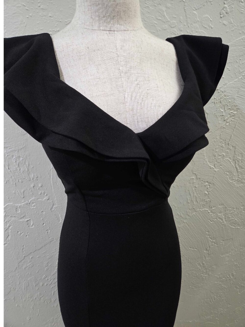 Black Bodycon Midi Dress With Ruffles V-neckline‎ - Picture 3 of 3